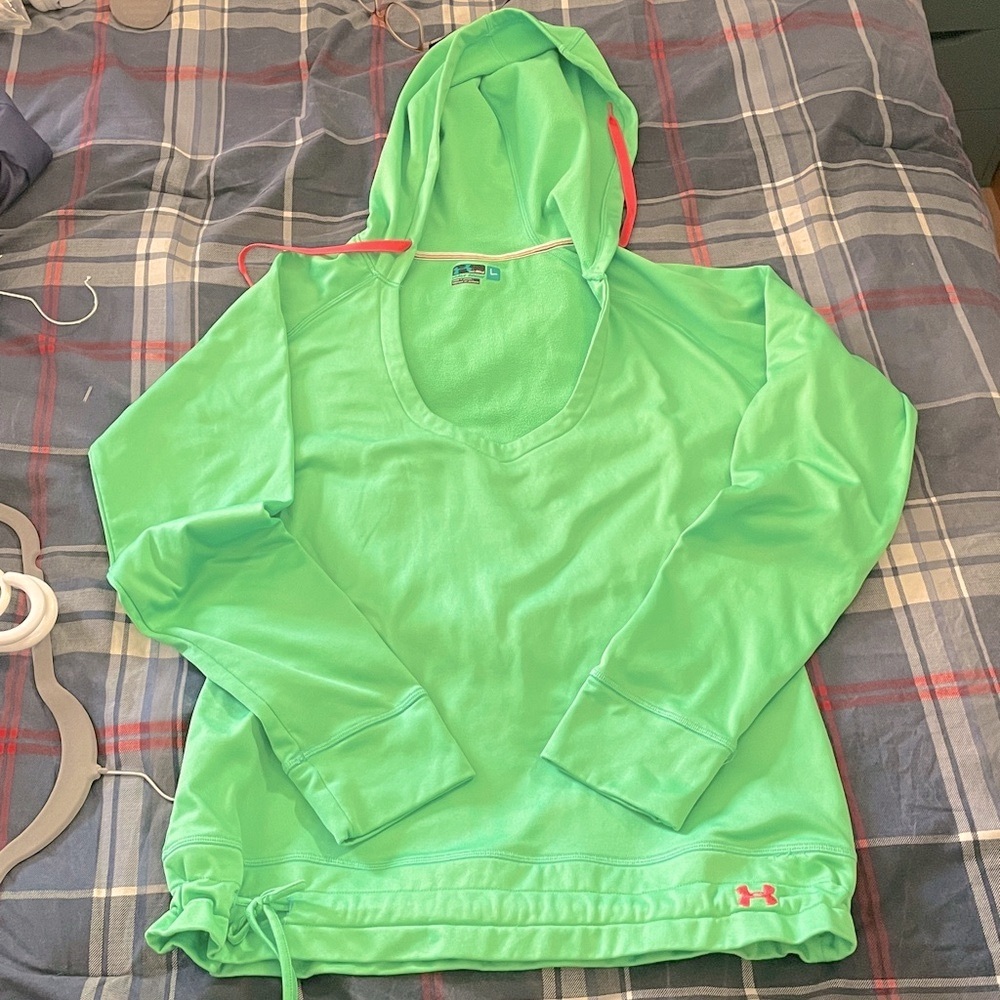 L Under Armour semi fitted hoodie ladies green pink